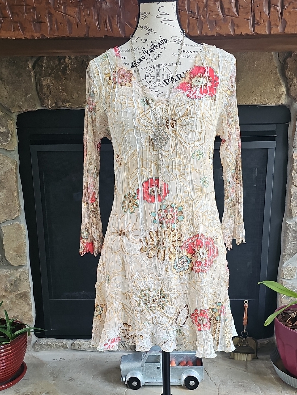Unique Komarov Floral Crinkle Tunic Top Lace Up Back Size Medium